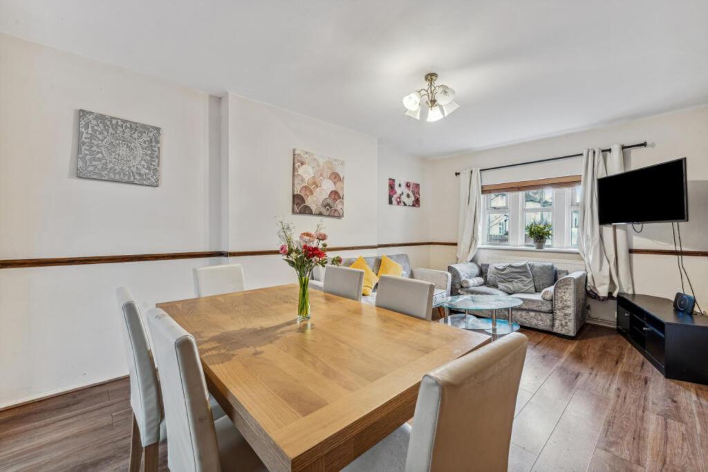 Apartment Large Self Catering House London