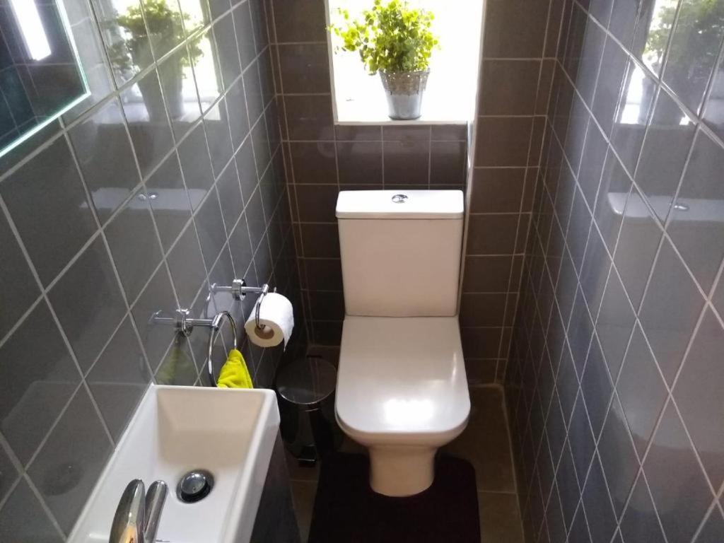 Large Self Catering House * London