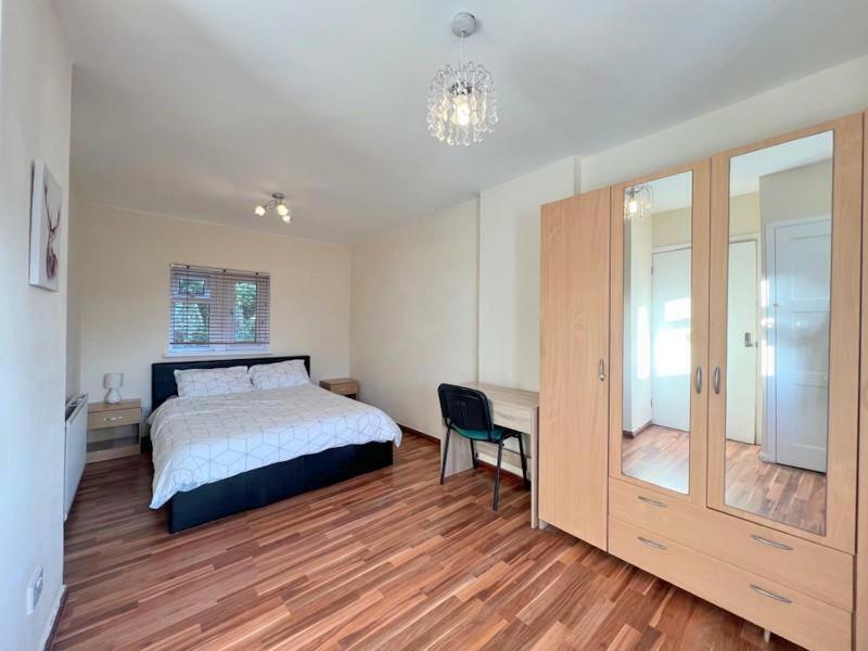 Large Self Catering House Apartment London