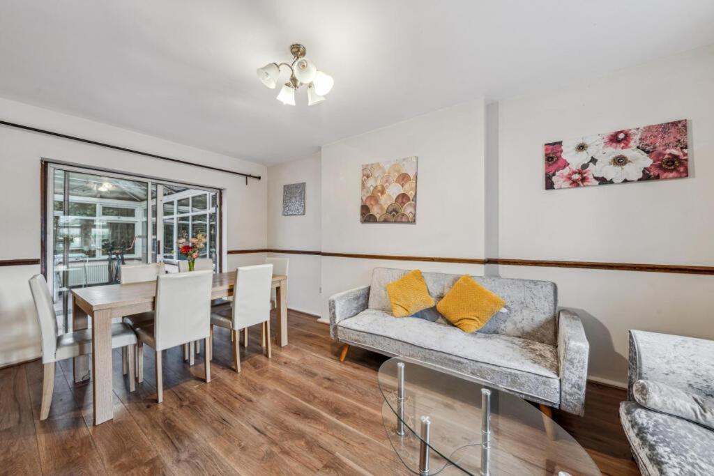 Large Self Catering House Appartamento